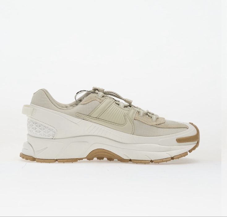 NIKE zoom vomero roam