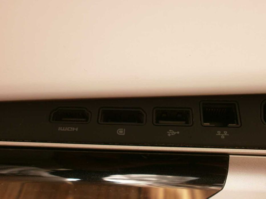 Dell Studio XPS 13.3" Лаптоп Notebook Intel 2.4GHz 4GB GeForce 9500M