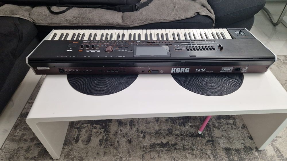 Vând Korg PA- 4x 76 clape!!