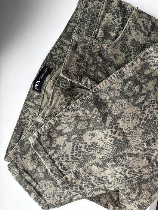 Джинсы Zara в принте