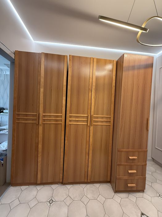 Гарнитур с отделкой из массива дереча