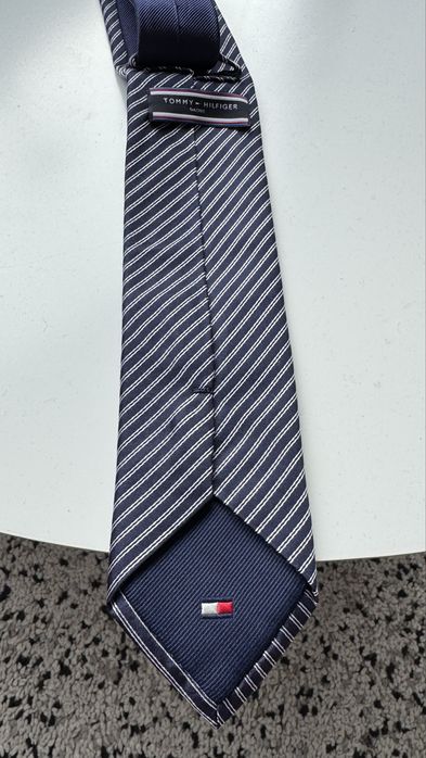 Нова копринена вратовръзка Tommy Hilfiger