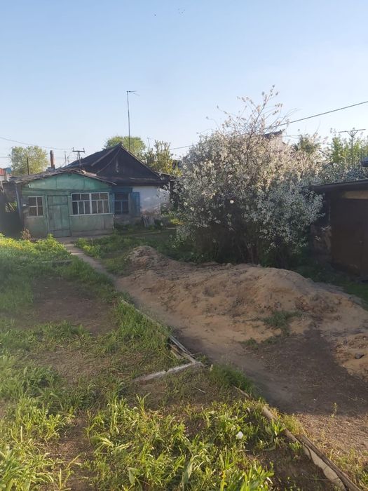 Продам старый дом  по ул Дулатова