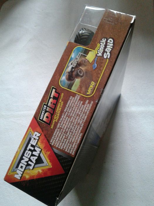 Monster Jam set cascadorii nisip kinetic masina TrueMetal, nou,sigilat