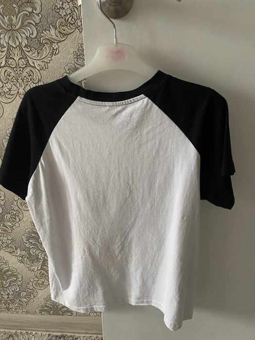 Футболка черно белая