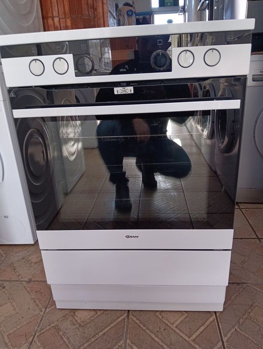 Свободно стояща печка с керамичен плот Gram с 2 години гаранция!