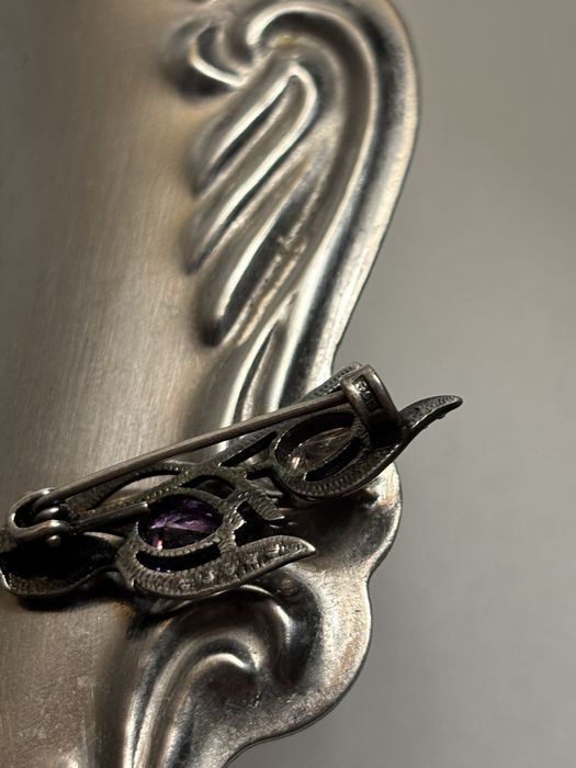 Брошь Красная пресня