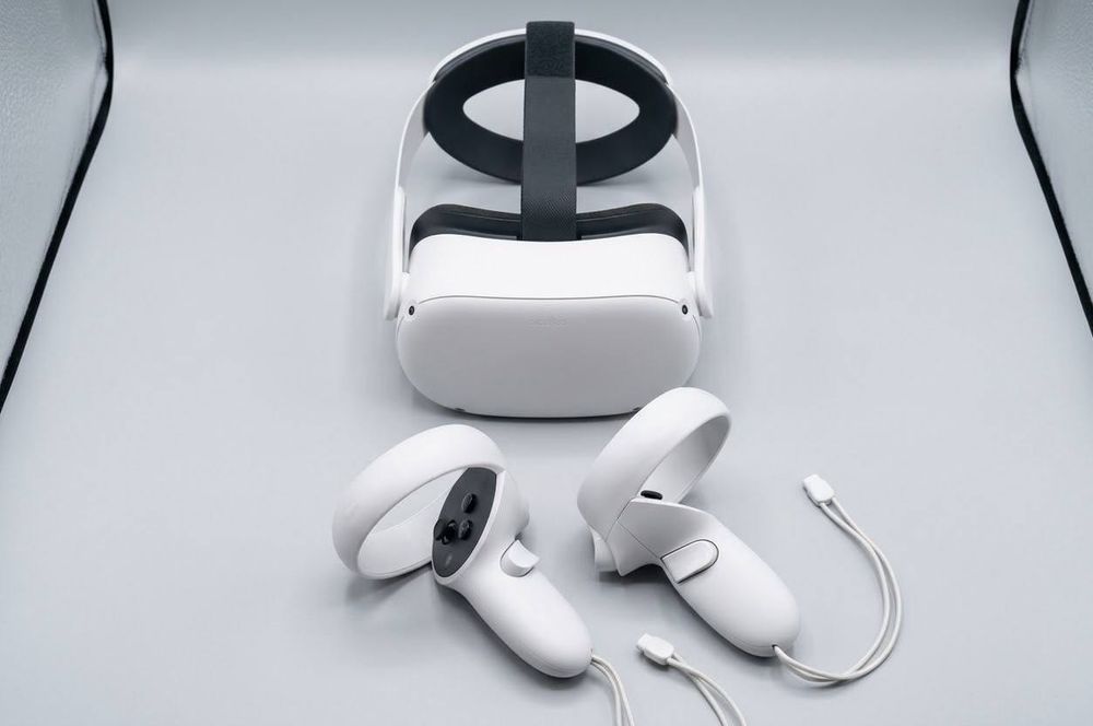 Meta Oculus Quest 2 256GB — Пълен премиум комплект (Elite Strap + 5m PC Link кабел + Кейс + Маска)