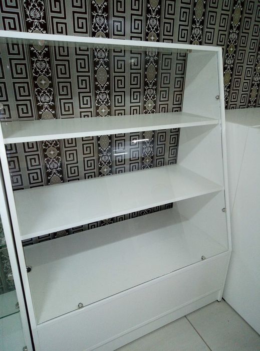 Продам витрины стеллажи полки