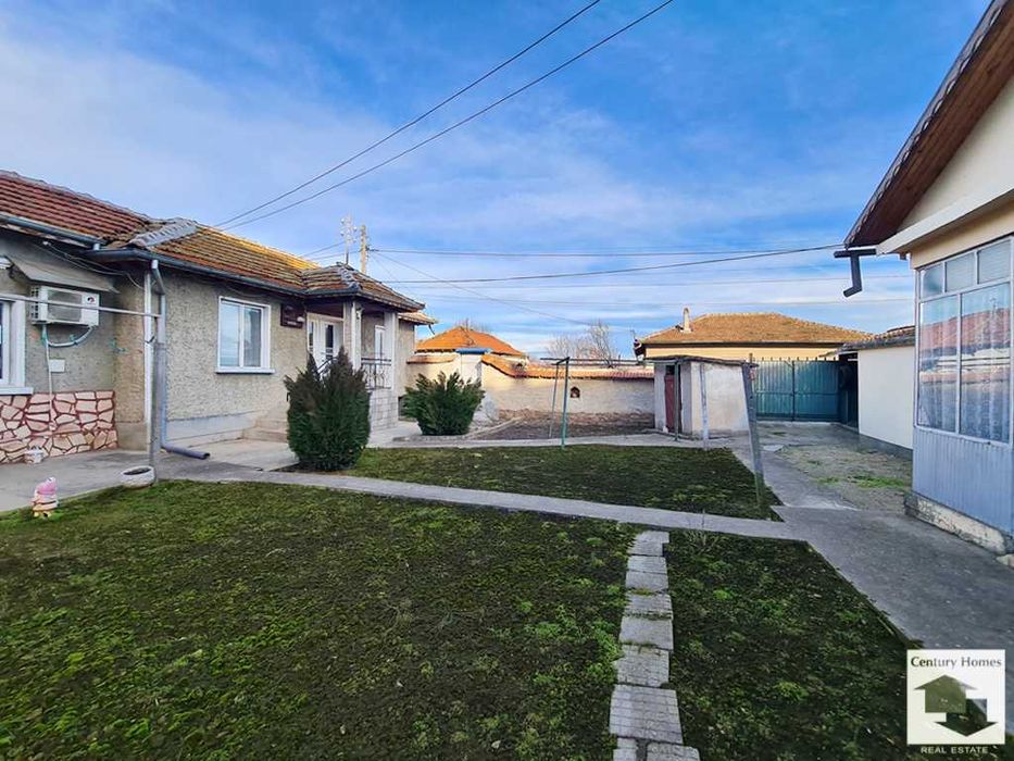 145269 Две къщи в един двор за продажба в гр. Полски Тръмбеш