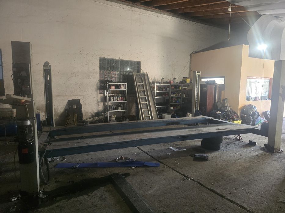 Vînd elavator 4 coloane