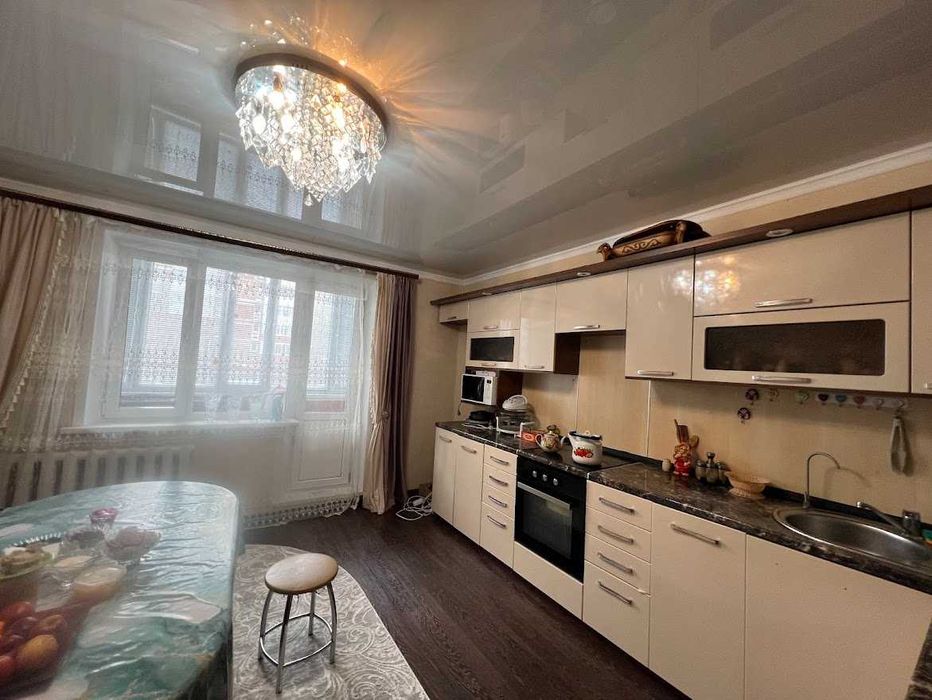 Улучшенная 3 комн квартира с кухней-гостиной с ремонтом на Гульдере