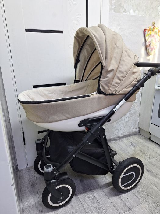 Продам коляску 3 в 1