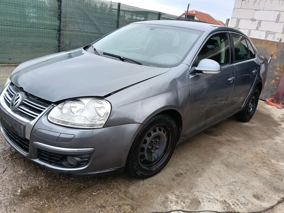 Dezmembrez ce Jetta 1.9 tdi dsg 2007