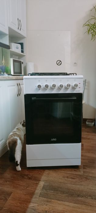 Продам Газ плиту все работает,