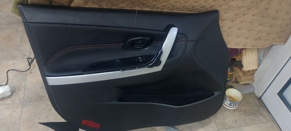 Автотапицер волани