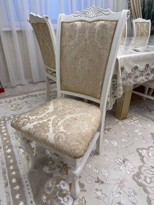 Стол и стуля продаётся