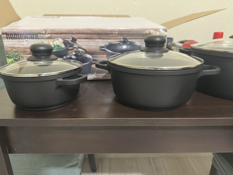 Комплект чисто нови тенджери за готвене - 3 броя