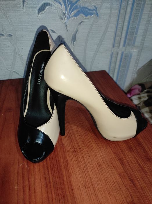 Продам женские туфли новые