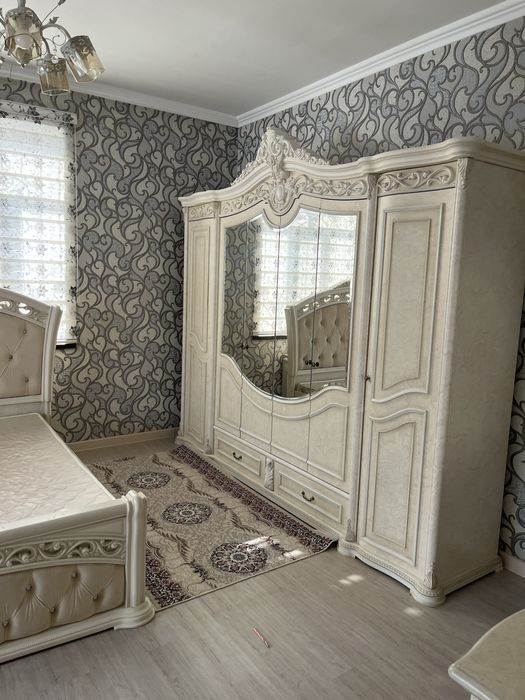 Продам спальный горнитур