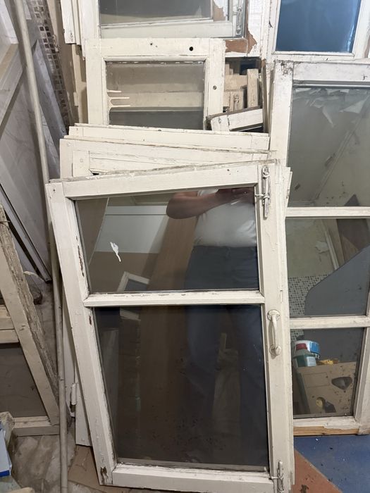 Старые деревянные окна и двери