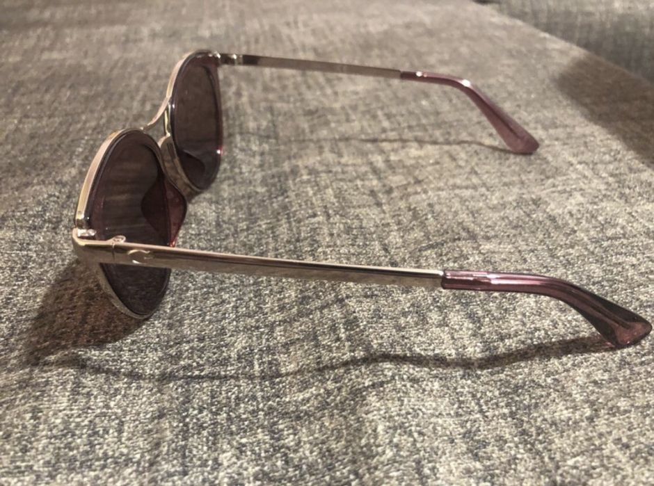 Очила Guess с розови рамки