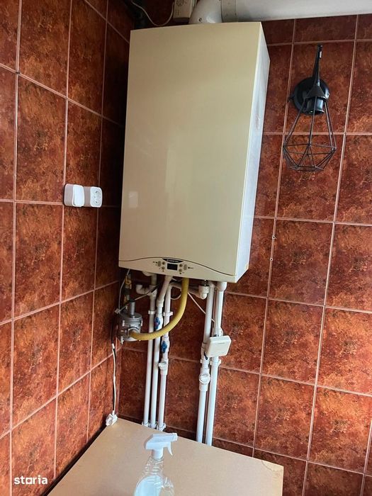 Poarta 6 , 2 camere decomandat cu centrala