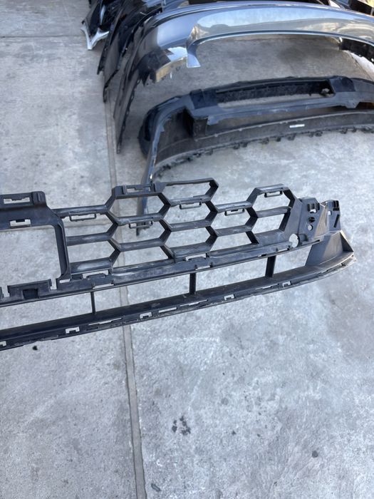 решетка в бронята на audi A3  8Y