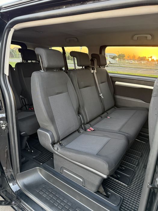 Inchiriez/Inchirieri Rent-a-van Oradea, închiriere dubă 8+1, microbuz