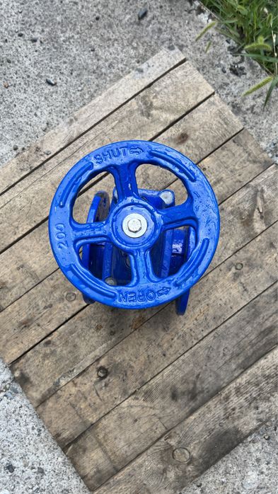 Продам задвижки 150 и 100 диаметра