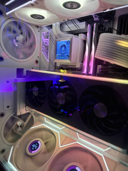 PC Gaming/Workstation RX7900XT R7 7800X3D 32GB DDR5 2TB SSD