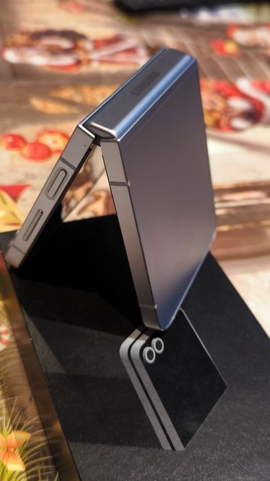 Samsung Z Flip 6 512 gb / 12 gb ram