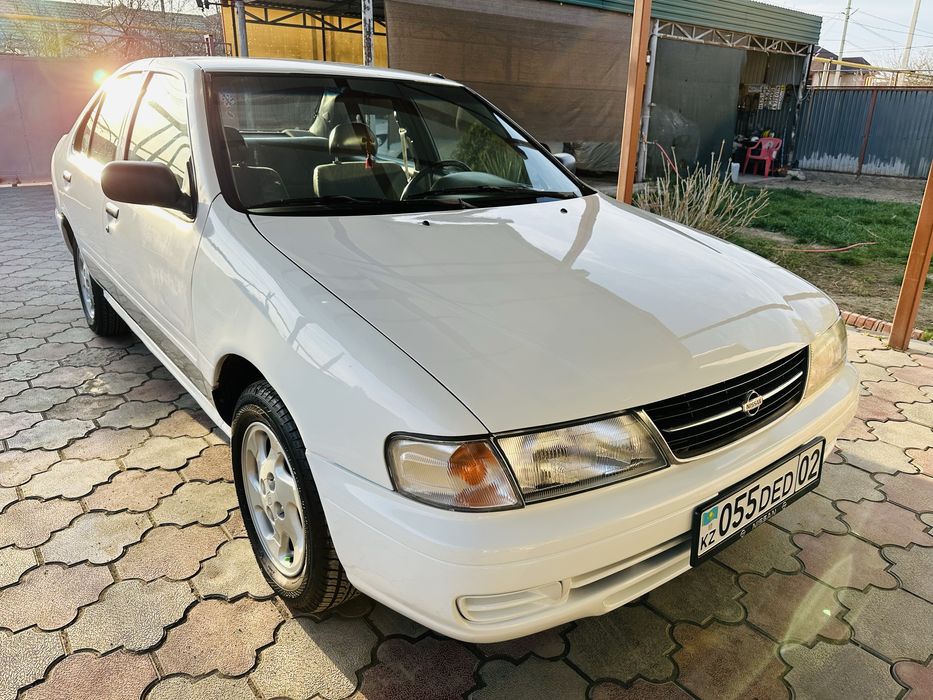 Nissan Sunny B14.