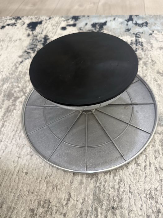 Поворотный  столик металлический