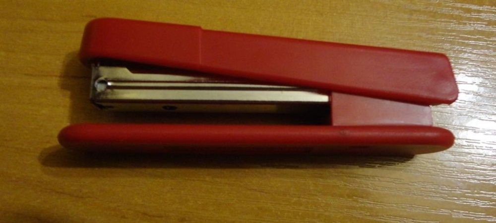 степлер для скрепления документов