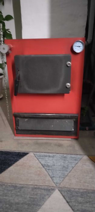 Котел отопления с терморегулятором.