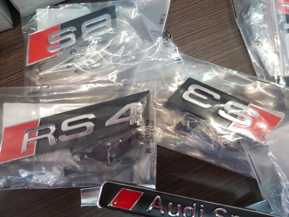 Емблема за маска на Audi SQ7 RS4 S3 S5 S6 S4 S8