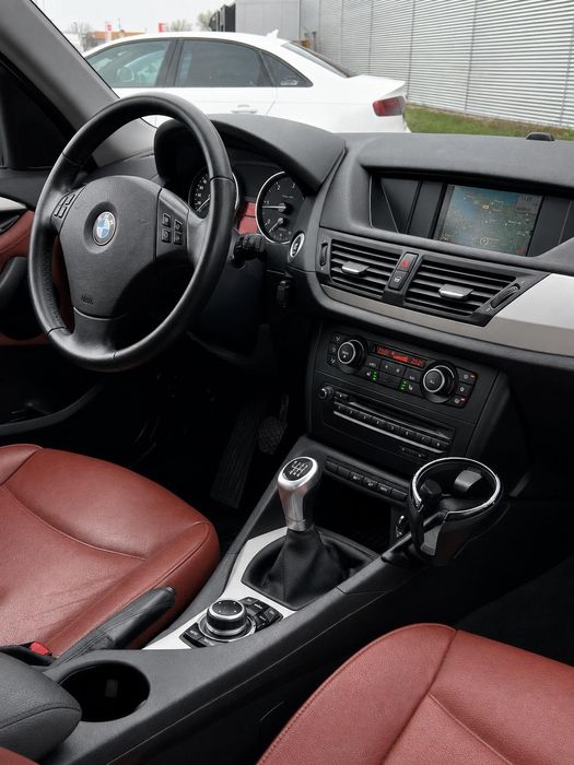 Vand BMW X1 2013 XDrive 2.0D 4x4 piele *LED* inmatriculata RO posibilitate rate / leasing / finantare urgent