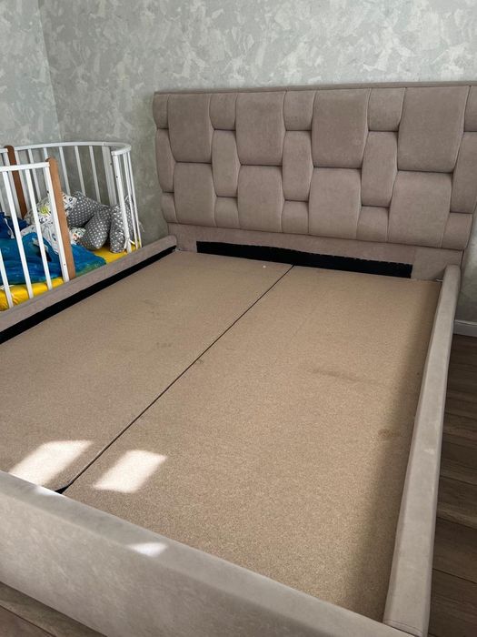 Двухспальная кровать