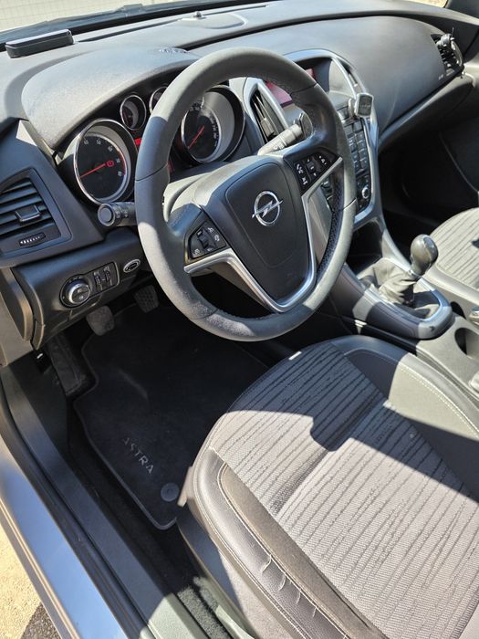 Vand Opel Astra J 2016 1.4 140 CP Turbo GPL prim proprietar