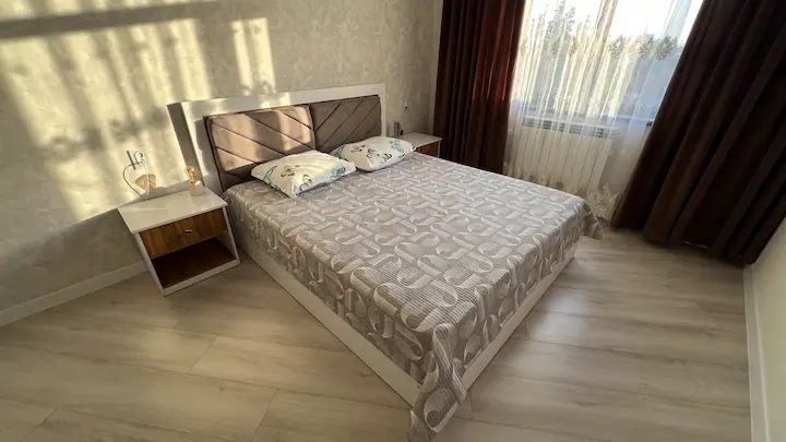 Сдается 2 ком квартира посуточно на батысе