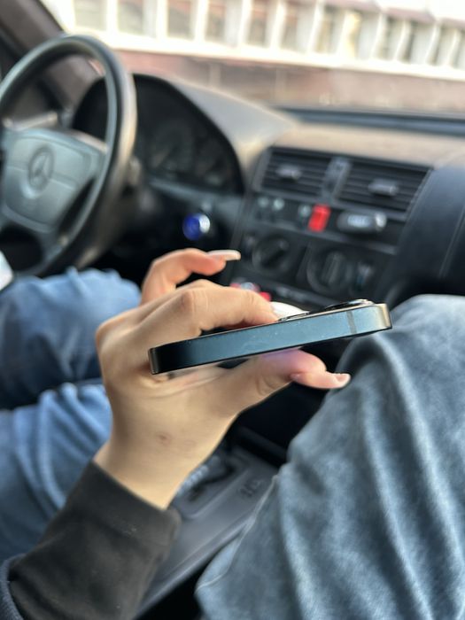 айфон 13 на гарантий