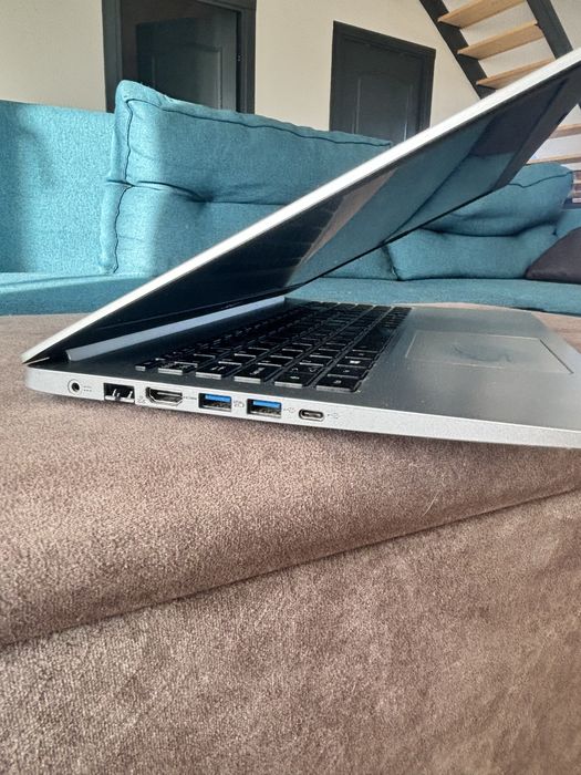 Acer 15” ..cu procesor i7-8565u.. SSD 256 gb