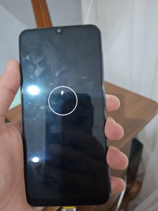 Продам 3 телефона и наушники