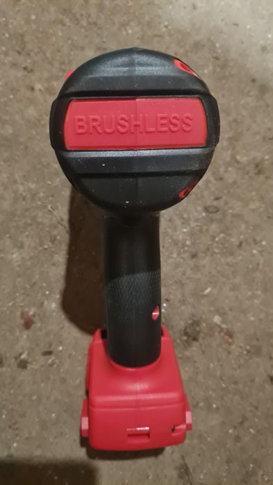 Masina / bormasina de înșurubat cu impact 18v milwaukee