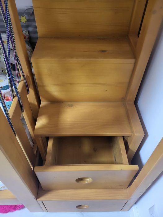 Pat supraetajat copii – lemn masiv 
Real