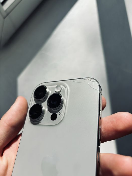 Продам iPhone 16 pro