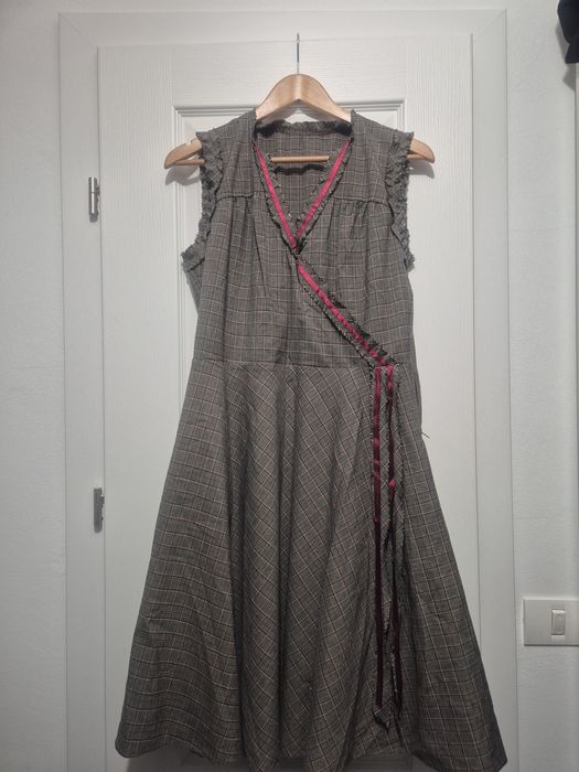 Rochie office maro cu carouri