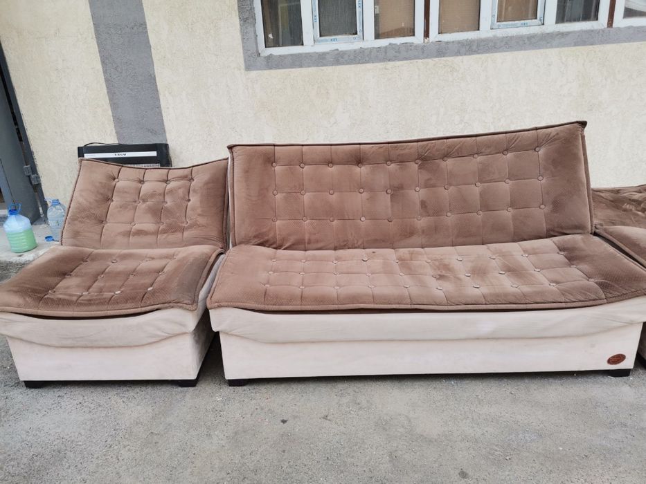 Раскладной диван,хорошее состояние