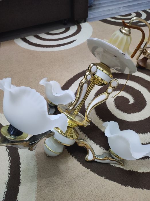 Продаю 2 люстры в отличном состоянии